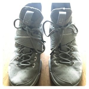 Nike Shoes - Nike Lebron basketball shoes men’s Nike Shoes - Nike Lebron basketball shoes men’s
